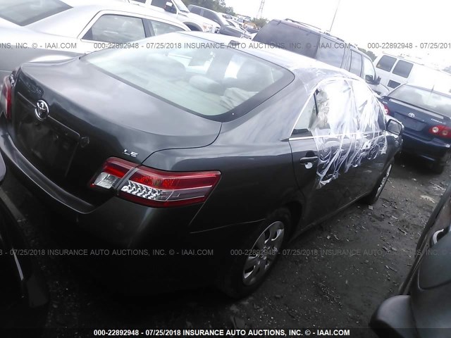 4T1BF3EK6BU205638 - 2011 TOYOTA CAMRY SE/LE/XLE ნაცრისფერი ფოტო 4