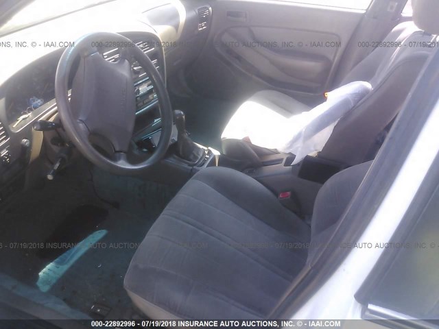 JT2BG12K3T0370882 - 1996 TOYOTA CAMRY DX/LE/XLE თეთრი ფოტო 5