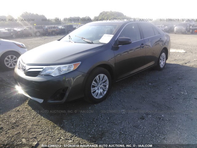 4T4BF1FK1CR208098 - 2012 TOYOTA CAMRY SE/LE/XLE ნაცრისფერი ფოტო 2