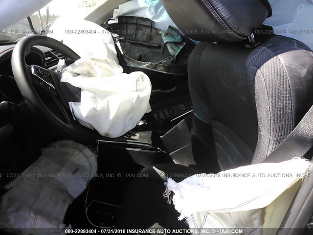 4T1BF1FK2GU148588 - 2016 TOYOTA CAMRY LE/XLE/SE/XSE 黑色 照片 5