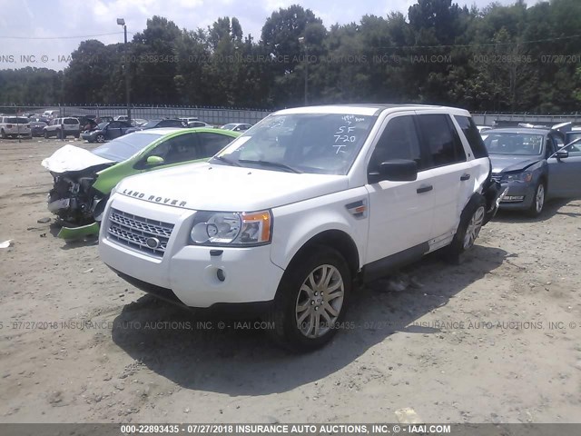 SALFP24N88H044986 - 2008 LAND ROVER LR2 SE WHITE photo 2