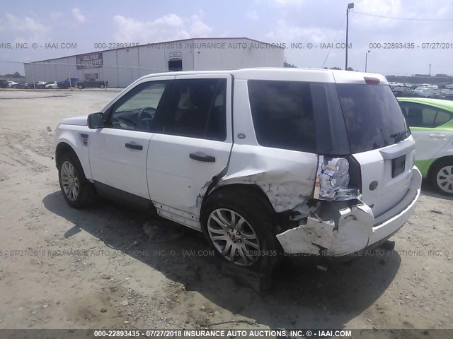 SALFP24N88H044986 - 2008 LAND ROVER LR2 SE WHITE photo 3