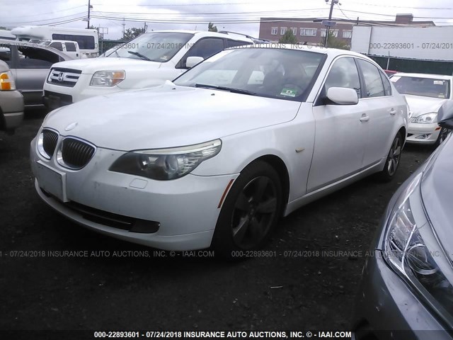 WBANV13588CZ55849 - 2008 BMW 528 XI WHITE photo 2