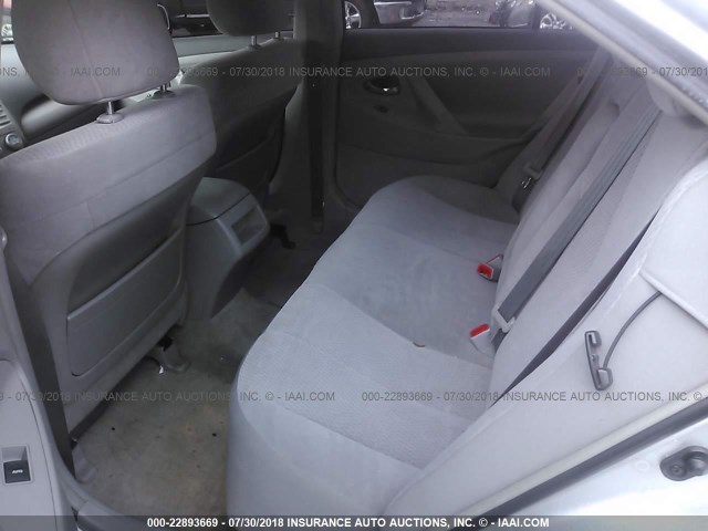 4T1BF3EK4AU071906 - 2010 TOYOTA CAMRY SE/LE/XLE ვერცხლისფერი ფოტო 8