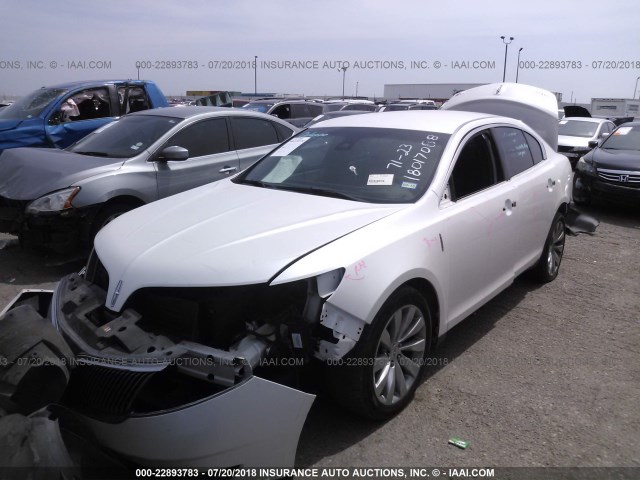 1LNHL9DK6DG602419 - 2013 LINCOLN MKS WHITE photo 2