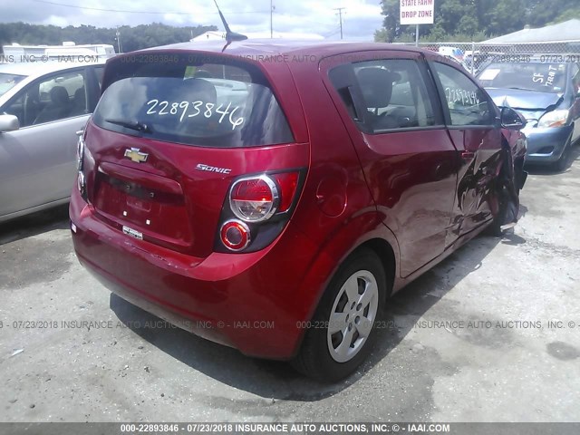 1G1JA6SH7D4155157 - 2013 CHEVROLET SONIC LS RED photo 4