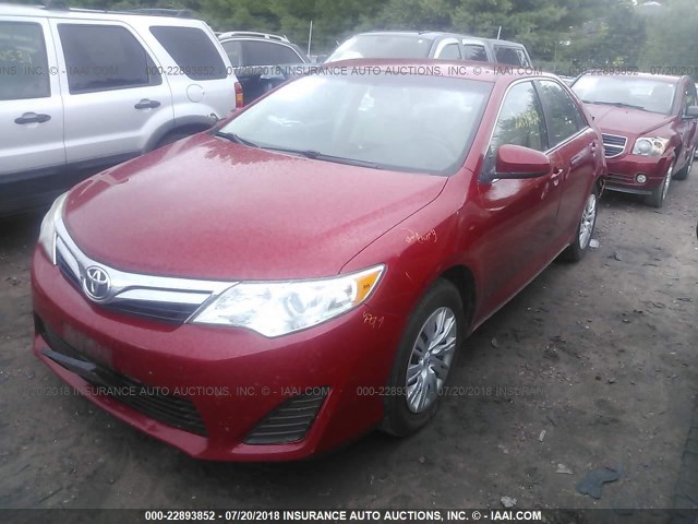4T1BF1FK0CU569994 - 2012 TOYOTA CAMRY SE/LE/XLE RED photo 2