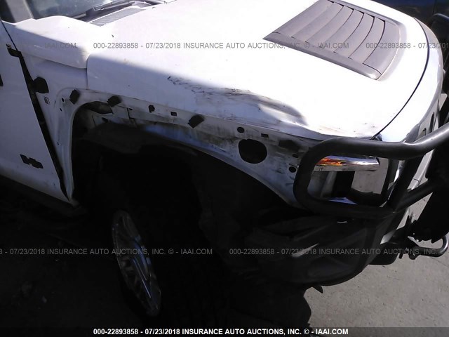 5GTDN136168290079 - 2006 HUMMER H3 WHITE photo 6