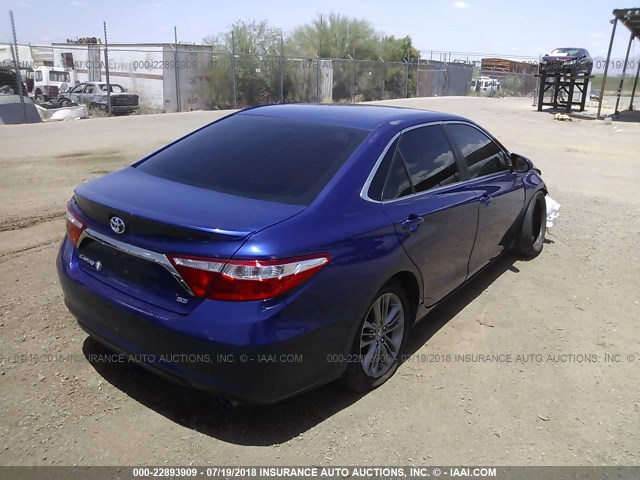 4T1BF1FK2FU970080 - 2015 TOYOTA CAMRY LE/XLE/SE/XSE BLUE photo 4