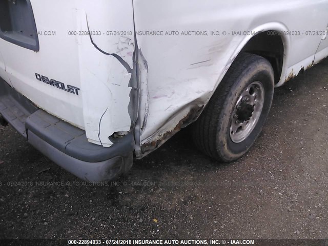 1GCHG39R111239683 - 2001 CHEVROLET EXPRESS G3500  WHITE photo 6