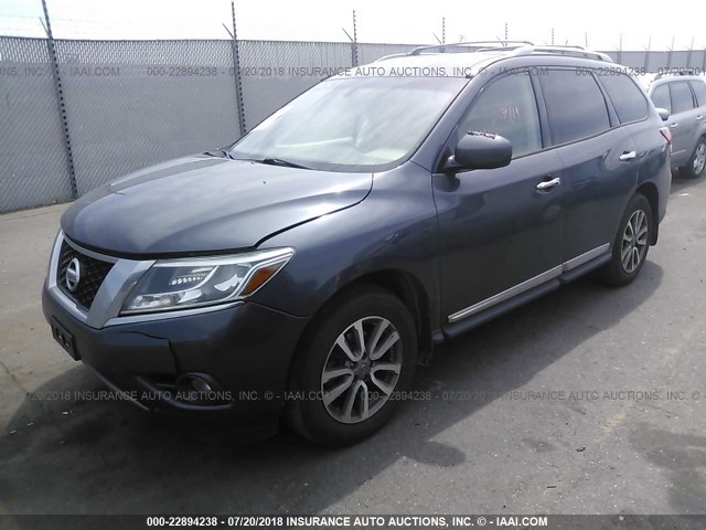 5N1AR2MM9DC604441 - 2013 NISSAN PATHFINDER S/SV/SL/PLATINUM GRAY photo 2