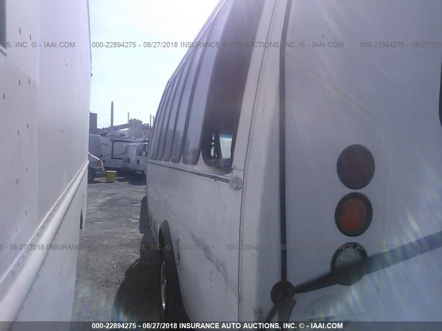 1FDXE45S43HB32987 - 2003 FORD E450 WHITE photo 5