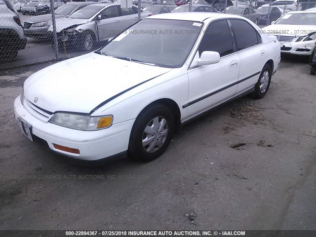 1HGCD5639RA184475 - 1994 HONDA ACCORD LX/EX WHITE photo 2