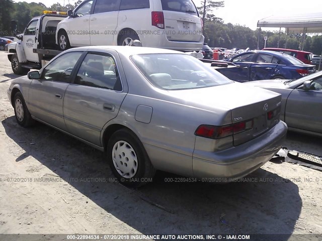 4T1BG22KXWU388690 - 1998 TOYOTA CAMRY CE/LE/XLE GRAY photo 3