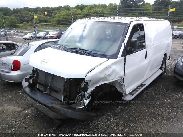 1GTW7FCF8F1902598 - 2015 GMC SAVANA G2500 WHITE photo 2