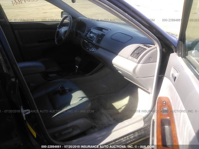 4T1BF30KX2U007152 - 2002 TOYOTA CAMRY LE/XLE/SE 黑色 照片 5