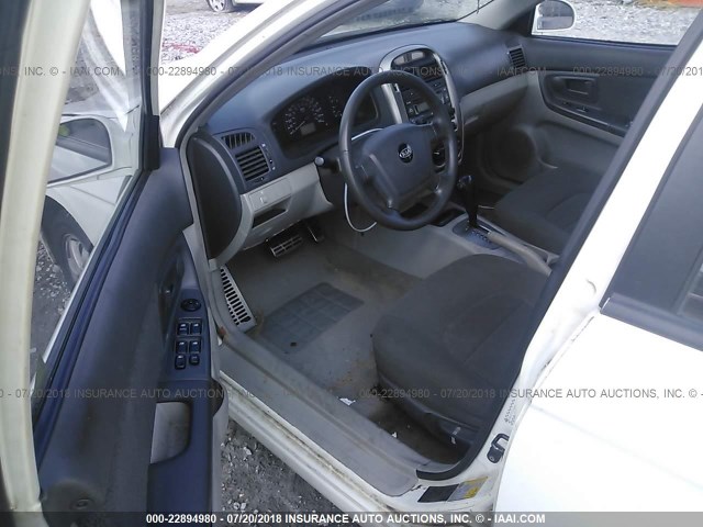 KNAFE161765343088 - 2006 KIA SPECTRA5 WHITE photo 5