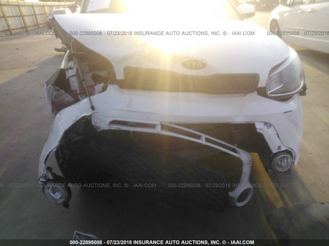 KNDJP3A50G7401755 - 2016 KIA SOUL + WHITE photo 6