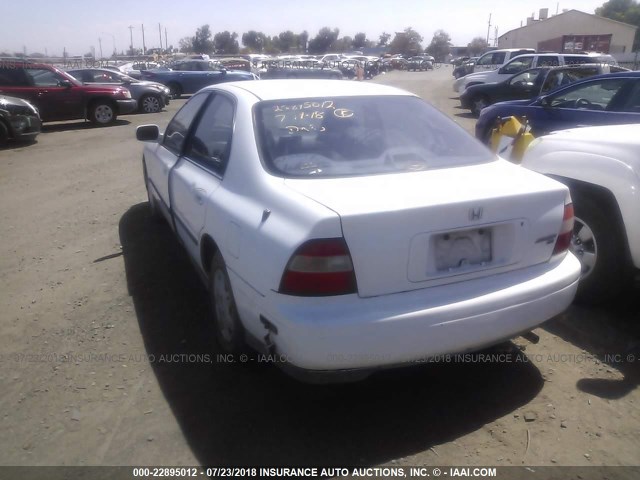 1HGCD5631SA133641 - 1995 HONDA ACCORD LX/EX WHITE photo 3