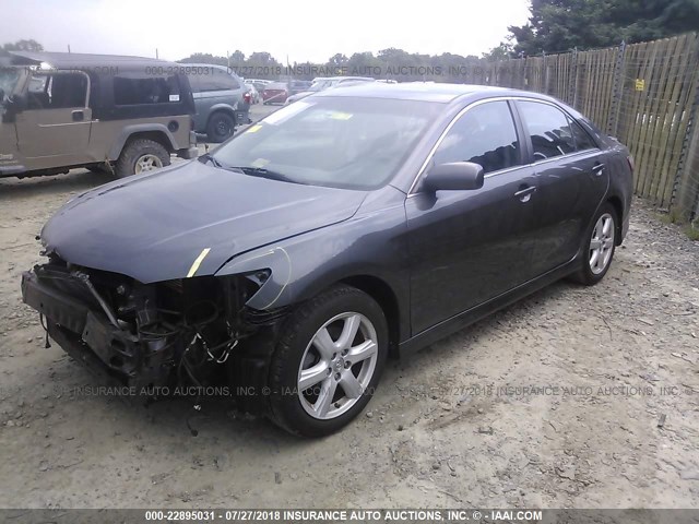 4T1BE46K69U871559 - 2009 TOYOTA CAMRY SE/LE/XLE ნაცრისფერი ფოტო 2