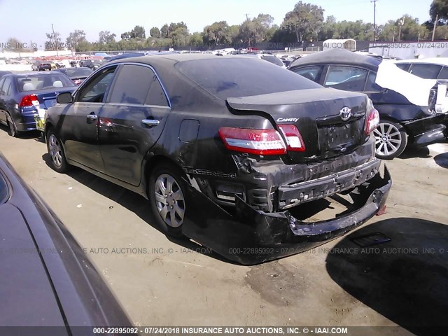 4T4BF3EK5BR177580 - 2011 TOYOTA CAMRY SE/LE/XLE შავი ფოტო 3
