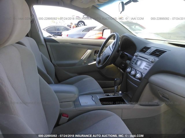 4T4BF3EK5BR177580 - 2011 TOYOTA CAMRY SE/LE/XLE შავი ფოტო 5