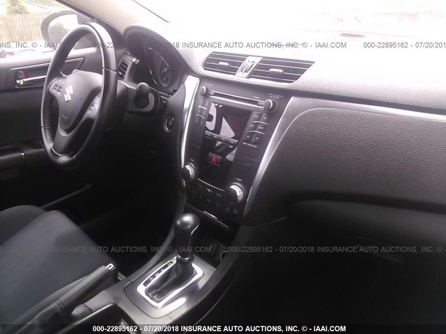 JS2RE9A39A6101290 - 2010 SUZUKI KIZASHI SE GRAY photo 5