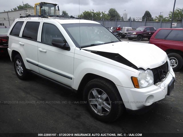 1J8HR48P07C590140 - 2007 JEEP GRAND CHEROKEE LAREDO/COLUMBIA/FREEDOM 白色 照片 1