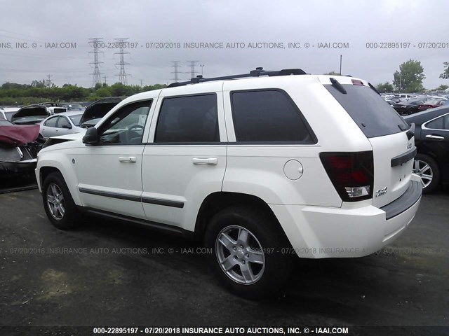 1J8HR48P07C590140 - 2007 JEEP GRAND CHEROKEE LAREDO/COLUMBIA/FREEDOM 白色 照片 3
