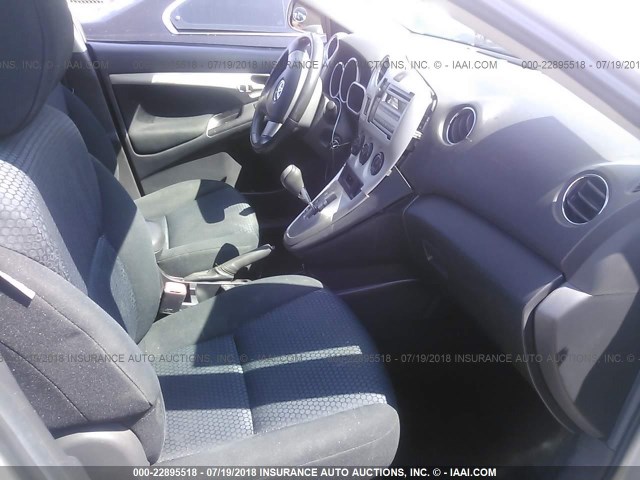 2T1GE40E09C005124 - 2009 TOYOTA COROLLA MATRIX XRS SILVER photo 5