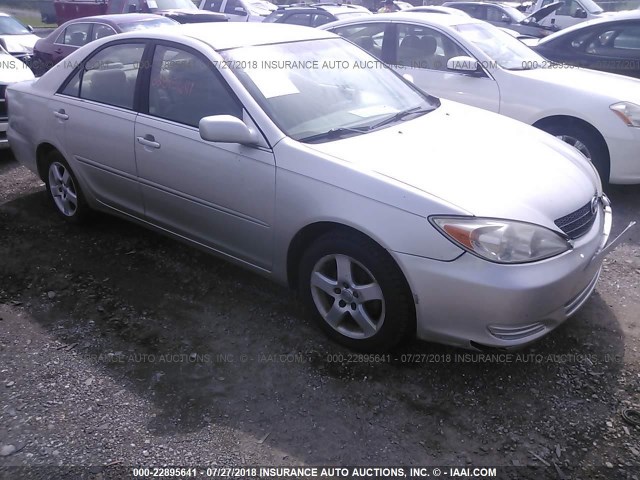 4T1BE32K52U075794 - 2002 TOYOTA CAMRY LE/XLE/SE 银色 照片 1
