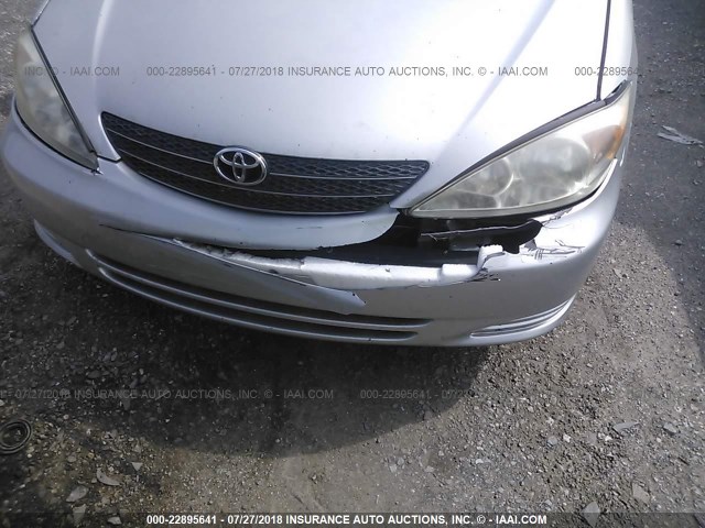 4T1BE32K52U075794 - 2002 TOYOTA CAMRY LE/XLE/SE 银色 照片 6