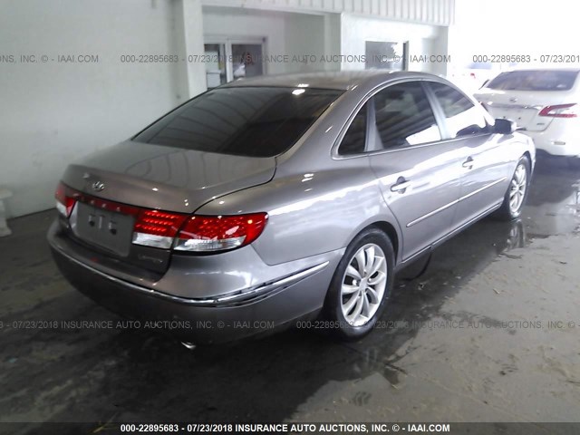 KMHFC46F26A106162 - 2006 HYUNDAI AZERA SE/LIMITED GRAY photo 4