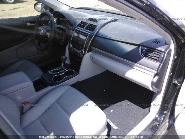 4T4BF1FK4CR202442 - 2012 TOYOTA CAMRY SE/LE/XLE შავი ფოტო 5