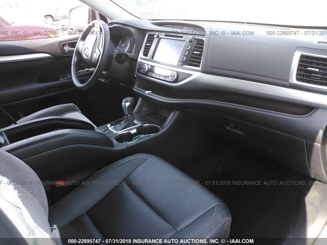 5TDJKRFH1FS128415 - 2015 TOYOTA HIGHLANDER XLE ვერცხლისფერი ფოტო 5