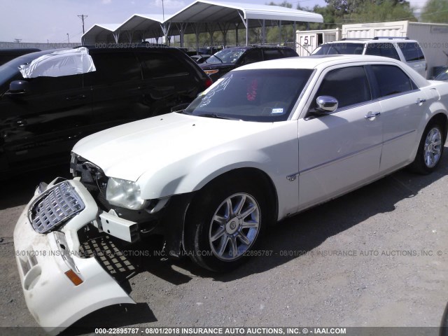 2C3LA63H16H408420 - 2006 CHRYSLER 300C WHITE photo 2