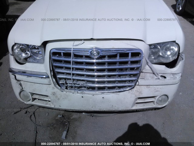 2C3LA63H16H408420 - 2006 CHRYSLER 300C WHITE photo 6