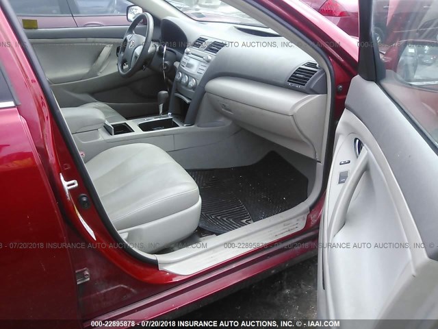 4T1BF3EK4AU522218 - 2010 TOYOTA CAMRY SE/LE/XLE RED photo 5