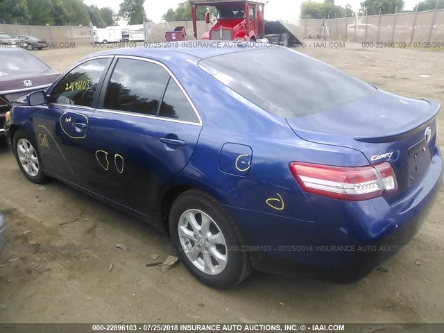 4T4BF3EK3BR155612 - 2011 TOYOTA CAMRY SE/LE/XLE ლურჯი ფოტო 3