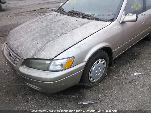 JT2BG22K4X0308225 - 1999 TOYOTA CAMRY LE/XLE GOLD photo 2