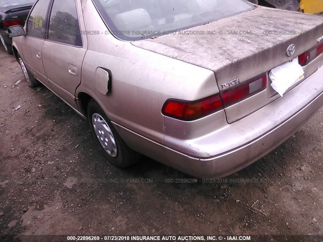 JT2BG22K4X0308225 - 1999 TOYOTA CAMRY LE/XLE GOLD photo 3