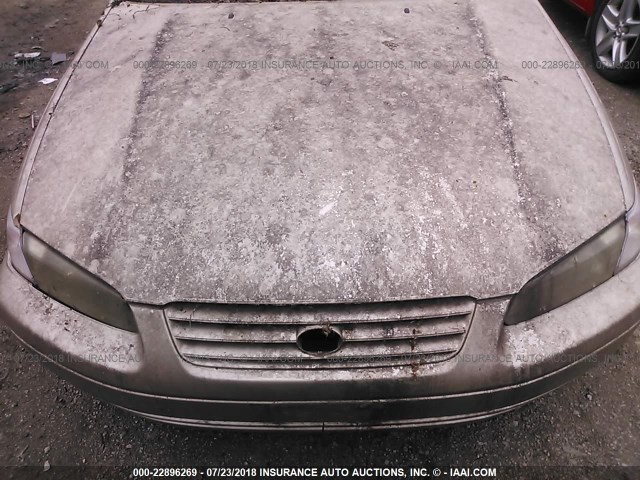 JT2BG22K4X0308225 - 1999 TOYOTA CAMRY LE/XLE GOLD photo 6