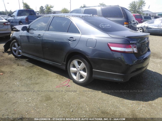 4T1BF3EK8BU131459 - 2011 TOYOTA CAMRY SE/LE/XLE 灰色 照片 3