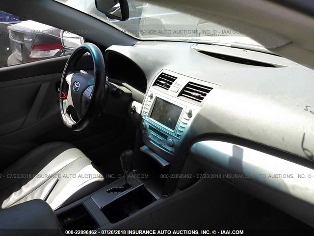 4T1BB46K48U058647 - 2008 TOYOTA CAMRY HYBRID SILVER photo 5