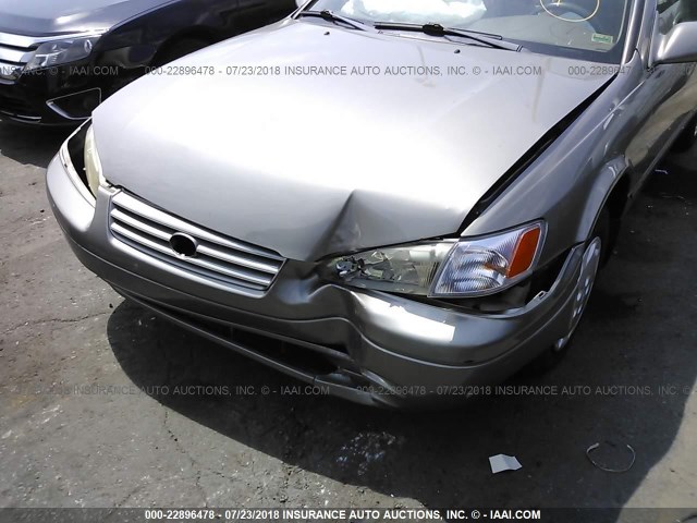 4T1BG22K7WU306673 - 1998 TOYOTA CAMRY CE/LE/XLE 棕色 照片 6