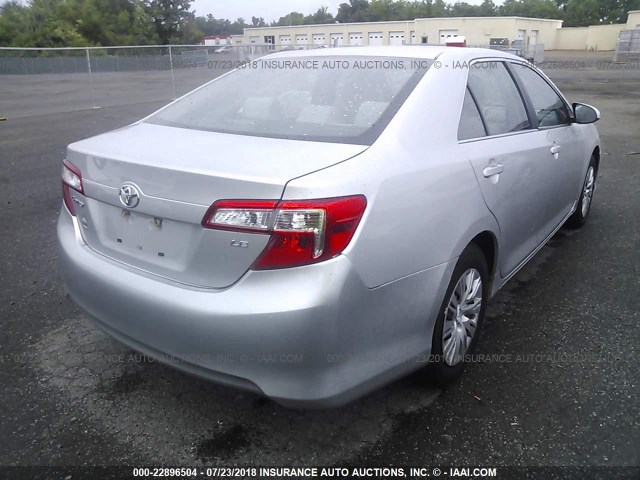 4T4BF1FKXDR295758 - 2013 TOYOTA CAMRY L/SE/LE/XLE 银色 照片 4