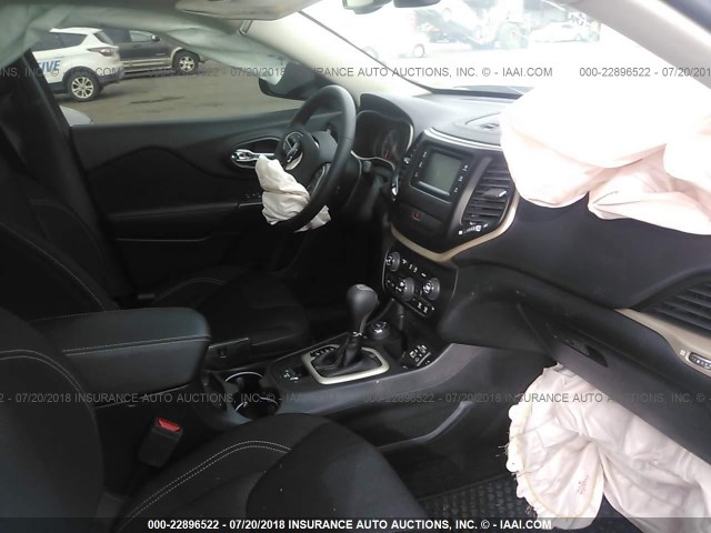 1C4PJMCS5HW525595 - 2017 JEEP CHEROKEE LATITUDE Szary zdjęcie 5