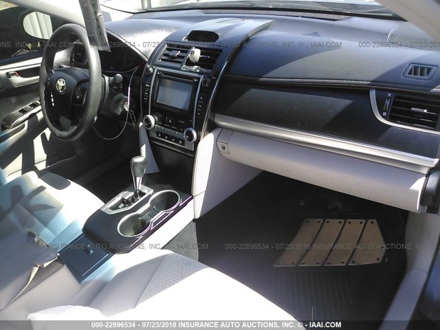 4T4BF1FKXCR165185 - 2012 TOYOTA CAMRY SE/LE/XLE GRAY photo 5