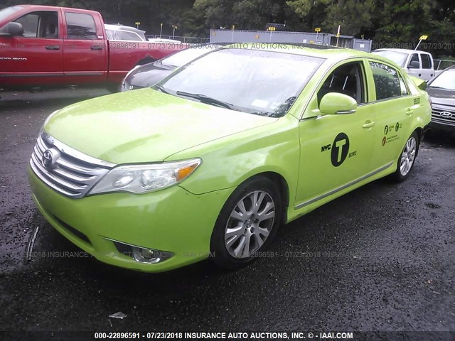 4T1BK3DB2CU453402 - 2012 TOYOTA AVALON LIMITED GREEN photo 2