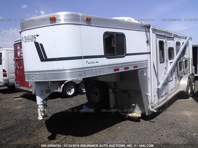 4BJHG192010003905 - 2001 CHEROKEE HORSE TRAILER  WHITE photo 2